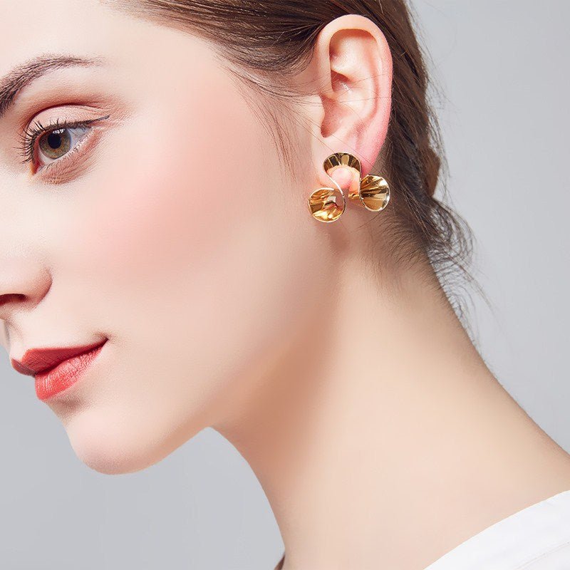 Stud Earrings Queen Alphacus (2 Colors) - The Drag Queen Closet