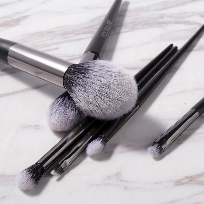 6 Professional Makeup Brushes