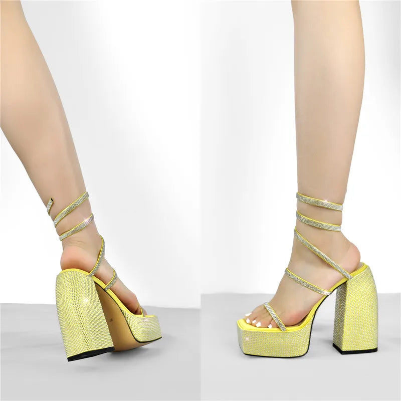Des sandales Queen Yilli (jaune)